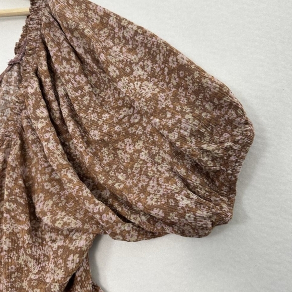 Arula Floral Smocked Babydoll Short Sleeve TOP - Picture 2 of 7